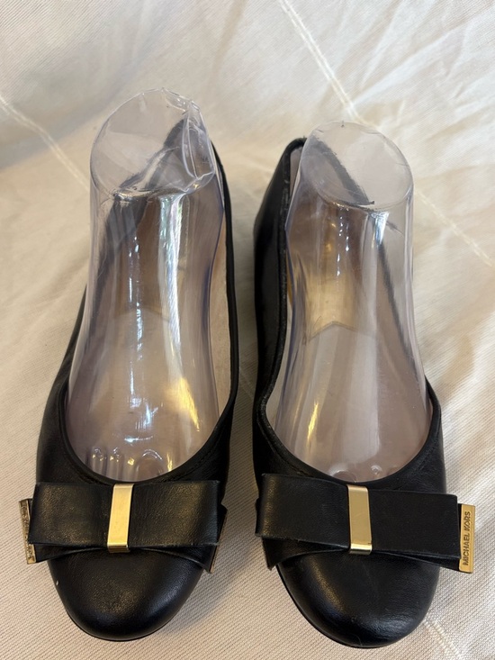 MICHAEL Michael Kors Shoes - Michael Kors black Shoes Pumps‎ size 9.5